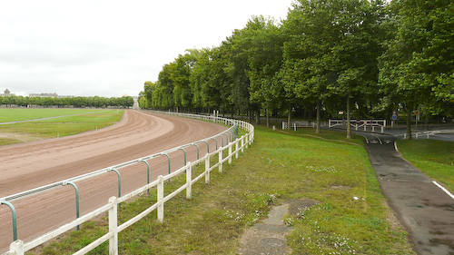 Caen circuit: the horse track goes parallel