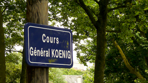 Caen circuit: Cours du Gneral Koenig road sign