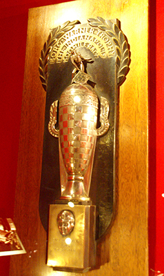 Borg Warner Trophy replica, Bill Holland 1949, Louwman Museum